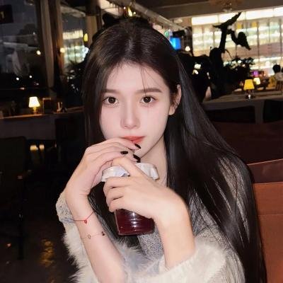 三个摩登女性